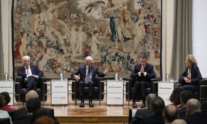 José Manuel Cmapa (presidente de la EBA), Andrea ENria (presidente del Mecanismo Único de Supervisión), Jean Pierre Mustier ((presidente de la Federación Bancaria Europea) y Margarita Delgado (subgobernadora del Banco de España).