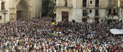 Vista de la plaza de la Virgen de Valencia durante la &uacute;ltima concentraci&oacute;n de las v&iacute;ctimas del metro.