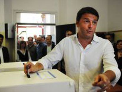 Matteo Renzi, primer ministro italiano, deposito su voto en Pontassieve.
