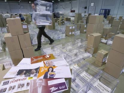 Preparatius a Terrassa (Vallès Occidental) per a la jornada de votació.