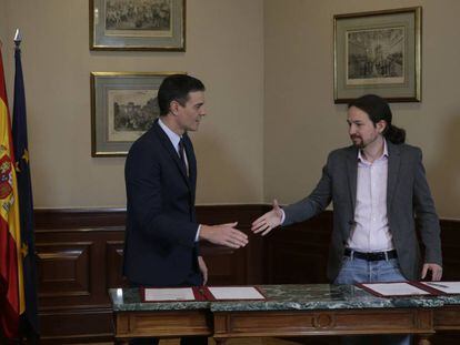 Pedro Sánchez y Pablo Iglesias en la firma del preacuerdo entre PSOE y Unidas Podemos.