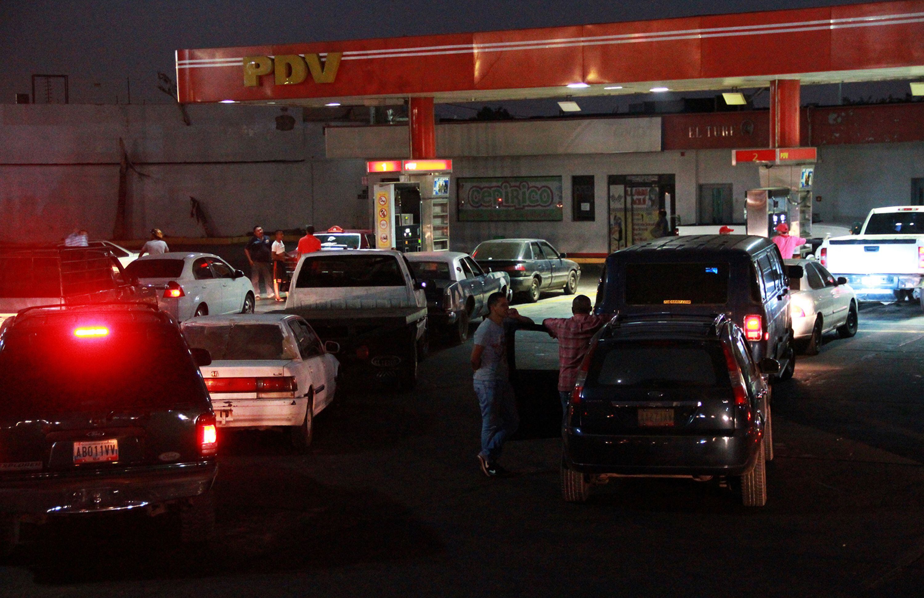 Venezolanos sin gasolina por colapso de la industria petrolera en diciembre de 2019 en la ciudad de Maracaibo, Venezuela. 