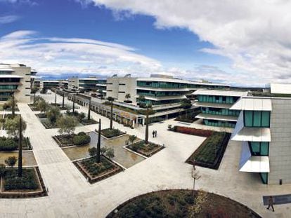 Sedes del Banco Santander en Boadilla del Monte y de BBVA.