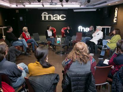 Encuentro del Club de lectura con la escritora Lara Moreno, el pasado enero, en Madrid.
