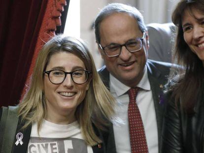 El 'president' Quim Torra, entre las consejeras Elsa Artadi y Laura Borràs.