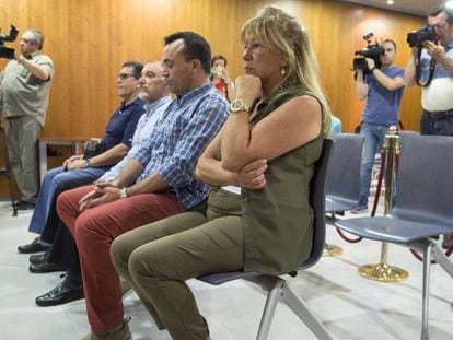 La exalcaldesa de Marbella Marisol Yagüe, junto a otros acusados, durante el juicio, acusada de promover en 2004 una reforma de su casa, para la que, presuntamente, utilizó algunos materiales del almacén municipal