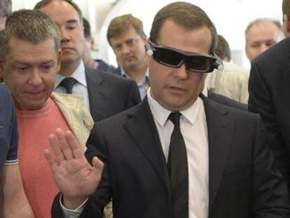 El primer ministro ruso, Dimitri Medv&eacute;dev, en una visita al centro de innovaci&oacute;n de Skolkovo, investigado por la fiscal&iacute;a.