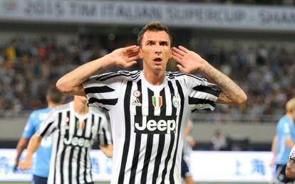 Mandzukic celebra su gol ante la Juventus, en Shangh&aacute;i.