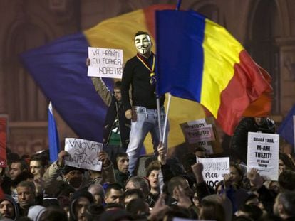 Protesta en la Plaza de la Universidad de Bucarest, el viernes.