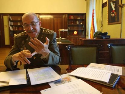 El jefe del Estado Mayor de la Defensa, general Fernando Alejandre, durante la entrevista.
