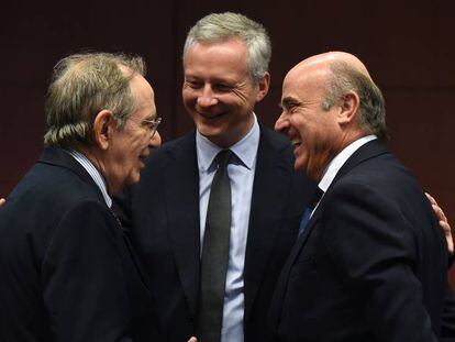 Los ministros de Finanzas de Italia, Francia y Espa&ntilde;a charlan durante el &uacute;ltimo Eurogrupo del pasado julio