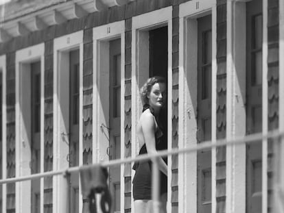Doris Duke, fotografiada en el verano de 1934 tras un baño en Bailey's Beach (Rhode Island, EE UU).
