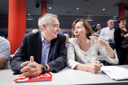 Pere Navarro al ser elegido candidato por la asamblea del partido en 2012 con Montserrat Tura.