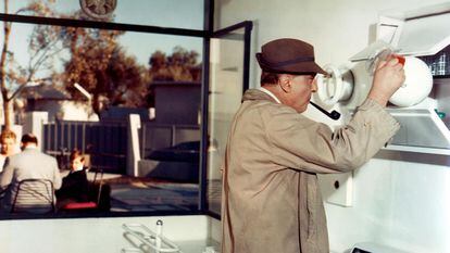 Una escena de la comedia 'Mi tío' (1958) de Jacques Tati, que ganó el Óscar a mejor película extranjera y en la que aparece una casa adaptada, en apariencia, a todas las necesidades.