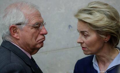 Josep Borrel con la presidenta de la Comisión Europea, Ursula von der Leyen.