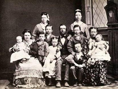 Familia mormona alrededor de 1870.