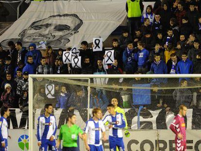 Los aficionados homajean a Francisco Javier Romero &#039;Jimmy&#039;, el hincha fallecido el pasado domingo en Madrid. 