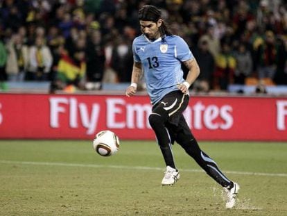 Abreu lanza el &uacute;ltimo penalti de Uruguay ante Ghana en los cuartos de final del Mundial de 2010.