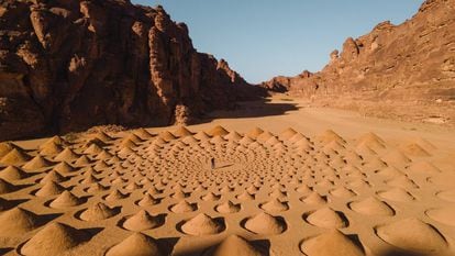'Angle of Repose', la obra de Jim Denevan en Desert X AlUla, que tiene lugar el el desierto de esta región de Arabia Saudí hasta el 30 de marzo.