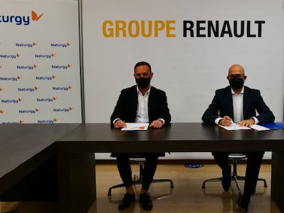 Firma del acuerdo entre Naturgy y Renault.