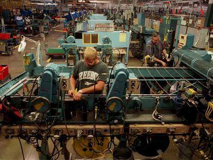 Trabajadores de una planta de Delphi, el principal proveedor de GM, en Alabama (EE UU).