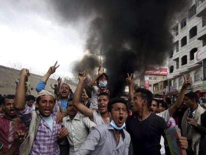 Protestes contra els huthis a la ciutat de Taiz, aquest dilluns.