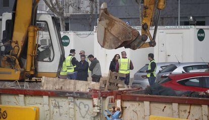 Obras en la plaza de les Gl&ograve;ries.