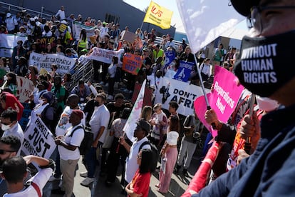 Participantes en la protesta por el cambio climático en Sharm el-Sheikh, Egipto.