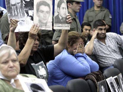 Asistentes al juicio iniciado en 2010 por crímenes de lesa humanidad perpetrados en Tucumán durante la dictadura. 