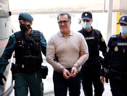 El acusado de la operación 'Casino', Bashkim Osmani, a su llegada a los juzgados de Palma, Mallorca el 2 de marzo de 2022