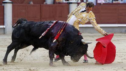 C&eacute;sar Jim&eacute;nez en la Feria del Arte y la Cultura en Las Ventas en 2012.