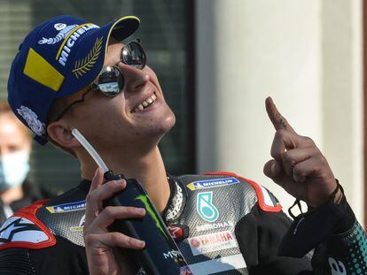 El piloto del Petronas Yamaha Fabio Quartararo, tras conseguir la 'pole' en Le Mans este sábado.