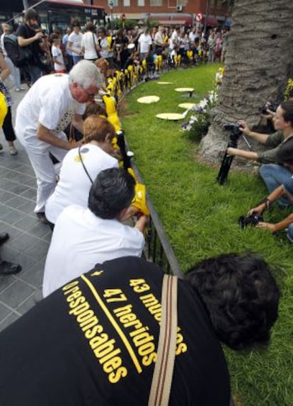 Homenaje a las víctimas en el lugar del accidente del metro.