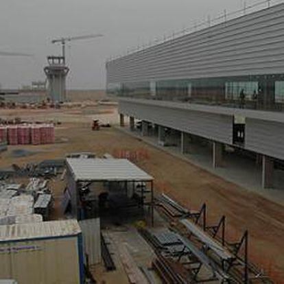 Murcia construye su aeropuerto con el nuevo modelo de Fomento