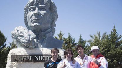 Los hijos de Nieto: Pablo, Gelete y Hugo, con Fonsi, sobrino y también ex piloto.