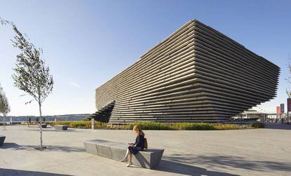 Exterior del Museo Victoria & Albert (V&A) diseñado por el japonés Kengo Kuma.