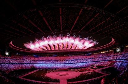 Fin del espectáculo de la ceremonia de clausura de los Juegos Olímpicos 2020 ayer en el Estadio Nacional de Tokio.