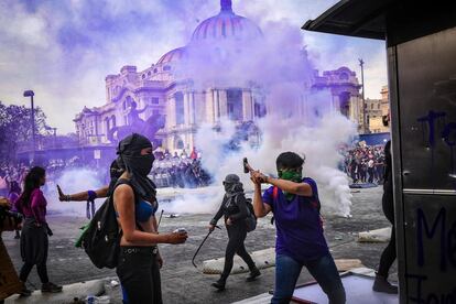 Mujeres durante una manifestación feminista en la Ciudad de México.
