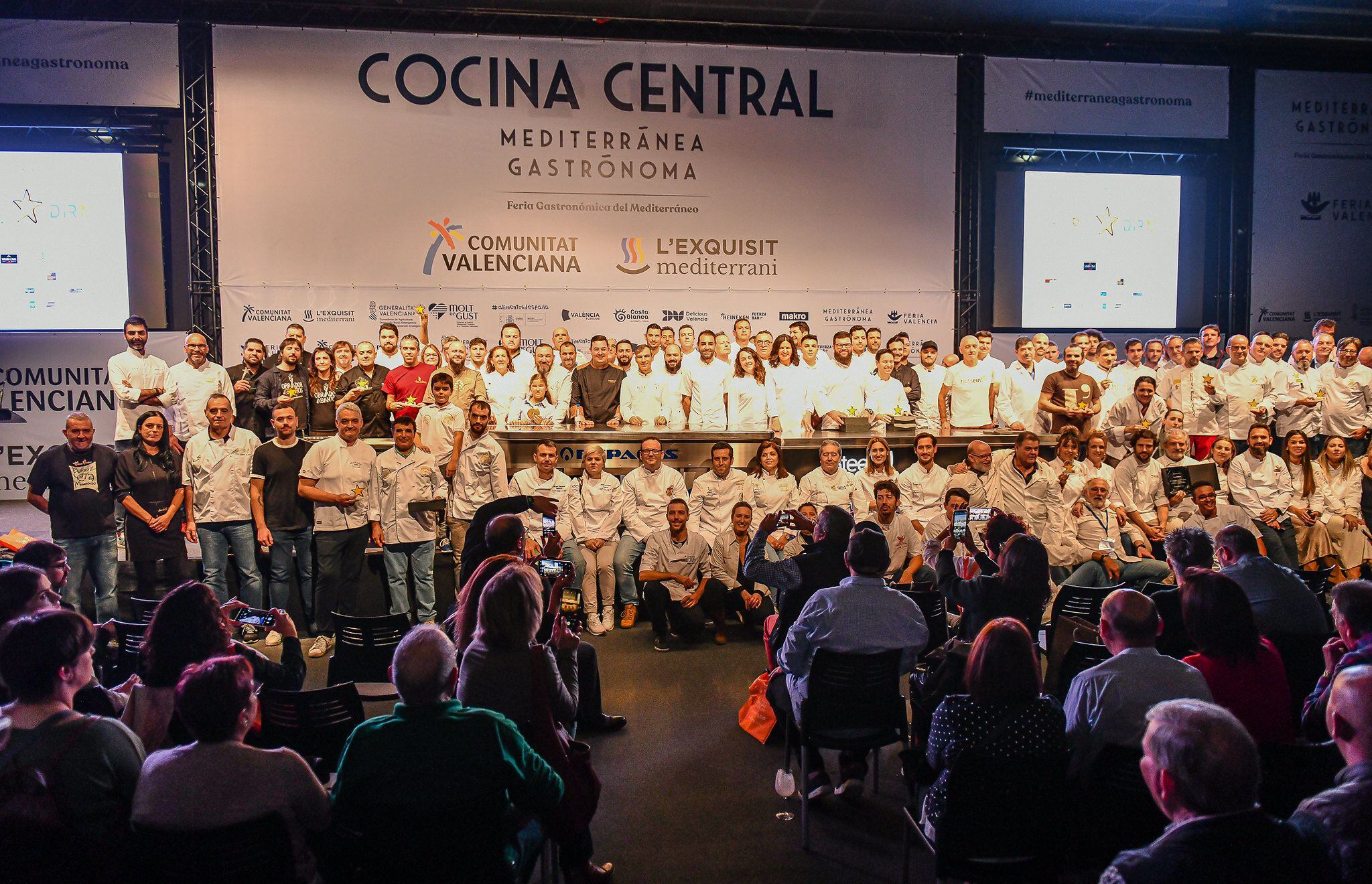 Foto de grupo durante la entrega de galardones a los mejores panaderos de España en la feria Mediterránea Gastrónoma, celebrada el pasado mes de noviembre en Valencia. PEDRO JÍMENEZ