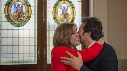 Díaz y González, durante la visita de la presidenta al Ayuntamiento de Cádiz.