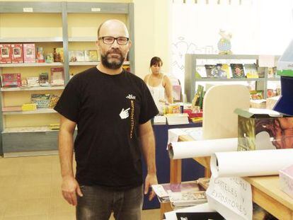 Manuel Garc&iacute;a Iborra, el pasado 31 de agosto, en el &uacute;ltimo d&iacute;a de la librer&iacute;a Sintagma, en El Ejido.