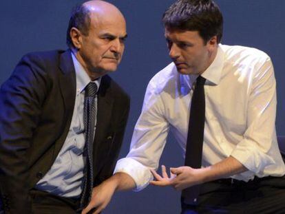 El l&iacute;der del Partido Democr&aacute;tico, Pierluigi Bersani, habla en Florencia con el alcalde, Matteo Renzi. 
