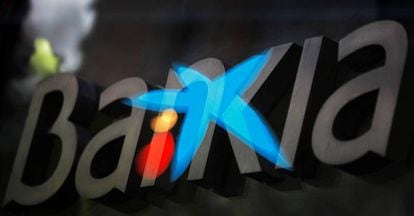 Qué es la fusión por absorción de Caixabank y Bankia