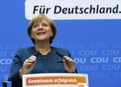 La canciller alemana, Angela Merkel, durante la rueda de prensa ofrecida hoy en Berlín.