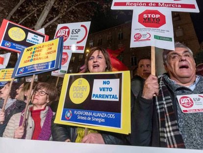 Protesta en Murcia en enero del año pasado en contra del acuerdo de PP, Cs y Vox para desarrollar el veto parental.