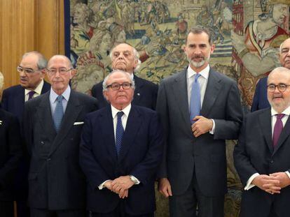 Felipe VI recibe en audiencia a una representación de la Fundación España Constitucional, con motivo del 40 aniversario de la Constitución Española.