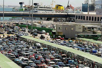El puerto gaditano de Algeciras acoge hoy a más de 15.000 vehículos y 20.000 pasajeros con dirección a Marruecos.