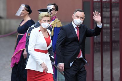 Andrzej Duday su esposa, Agata Kornhauser-Duda, con mascarillas, el sábado en Varsovia.