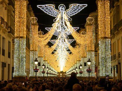 Decoración navideña en la calle Larios de Málaga el 2 de diciembre,