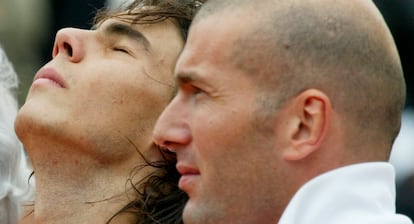 Nadal y Zidane, durante la ceremonia después de la final. / AP